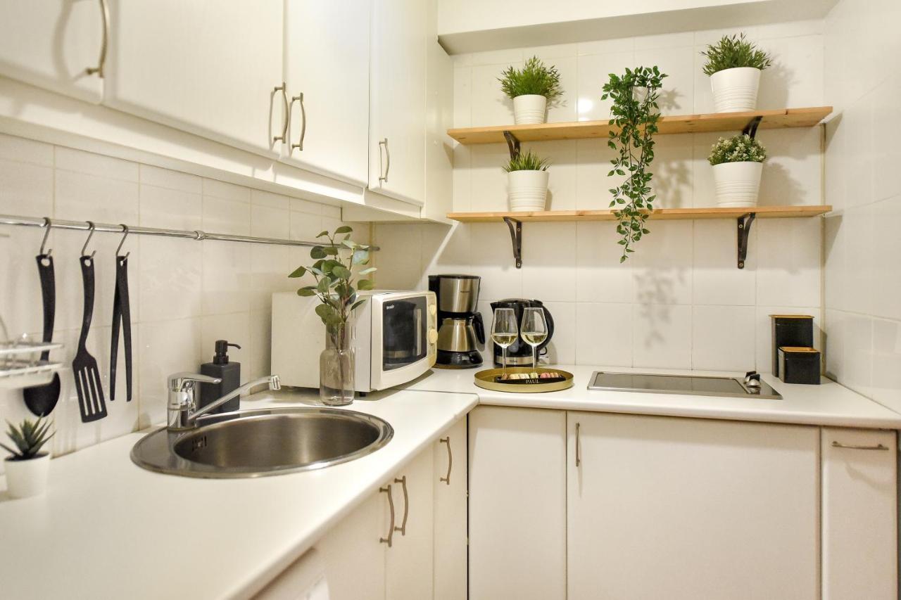 Chic Accommodation With Breathtaking Views Over Calea Victoriei - Your Central Heaven 부쿠레슈티 외부 사진