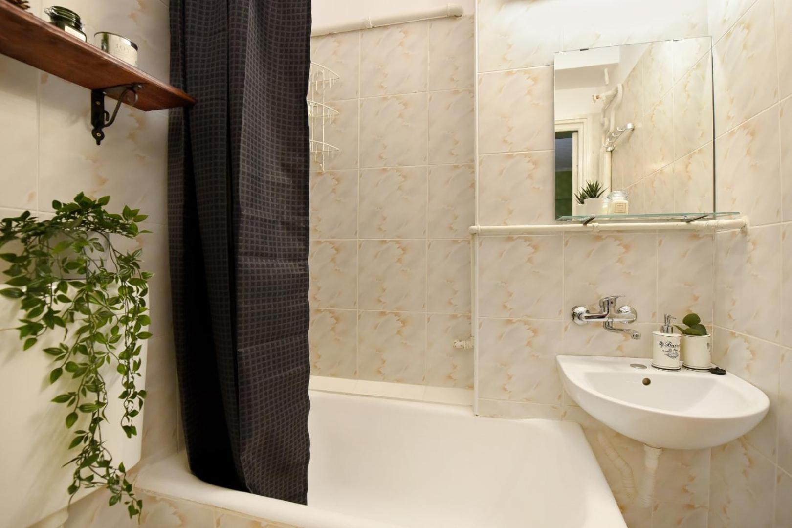 Chic Accommodation With Breathtaking Views Over Calea Victoriei - Your Central Heaven 부쿠레슈티 객실 사진